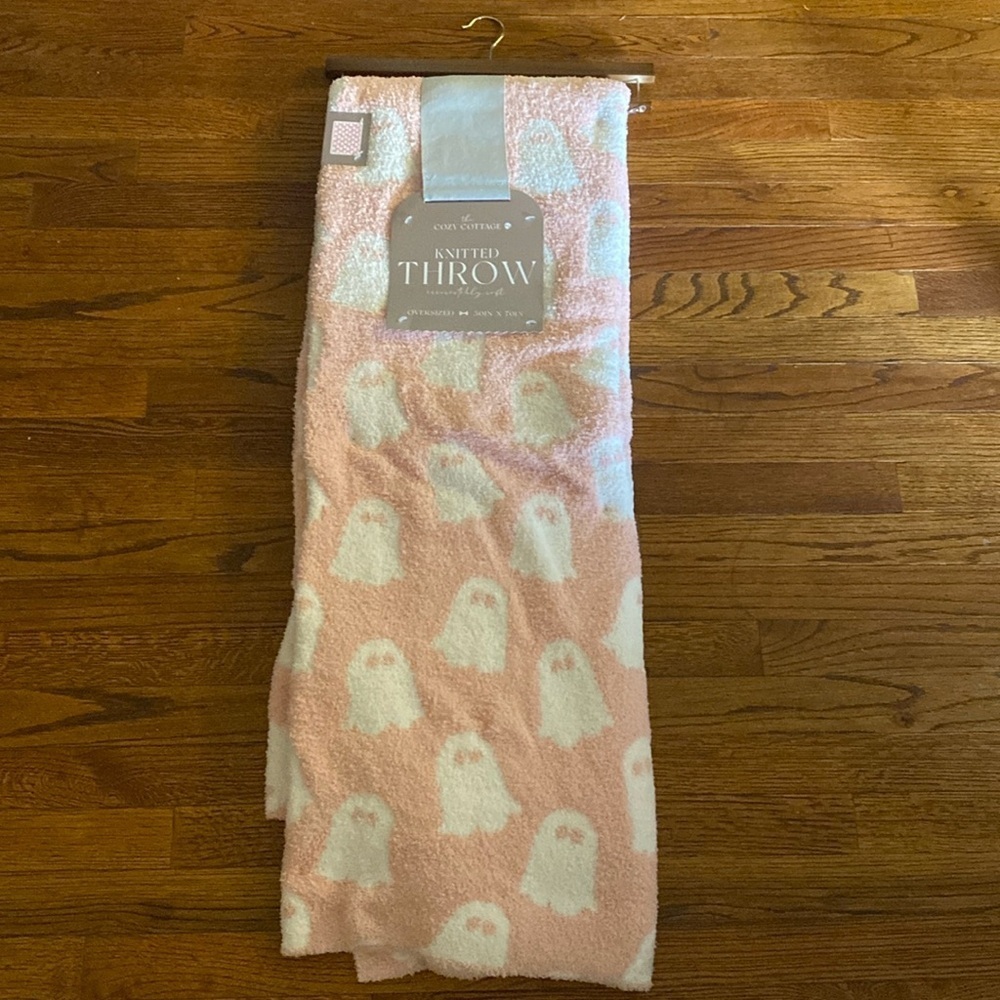 The cozy cottage tic tok ghost oversized throw